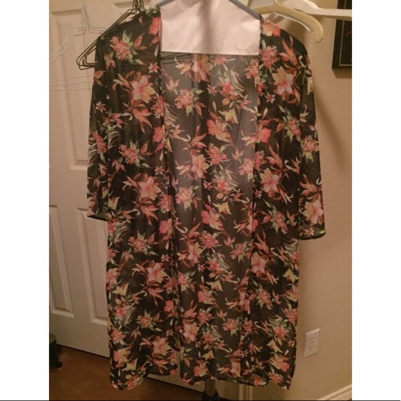 Lightweight Tropical Floral Print Cardigan Kimono - Picture 5 of 6